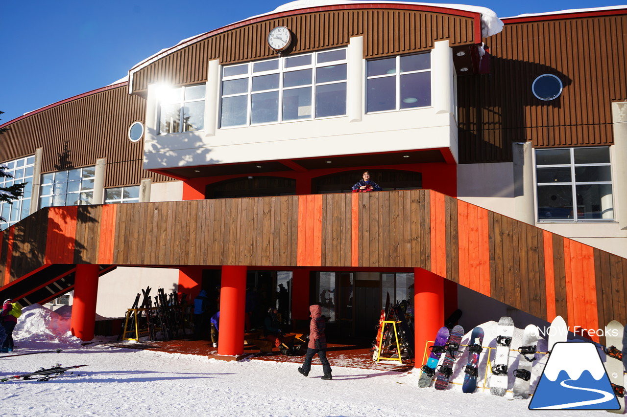 カムイスキーリンクス 今季ICチケット導入＆新装OPENのセンターハウスで快適度アップ☆そして、粉雪が舞い上がる尾形信の『パウダーガイド』!!